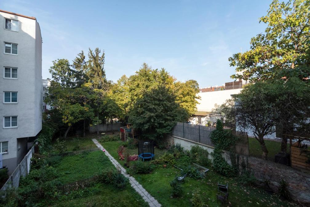 Caring Family Apartment Close To The Center Виена Екстериор снимка
