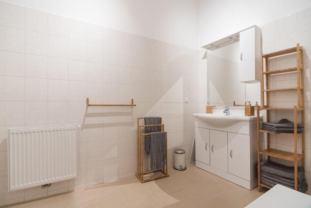 Caring Family Apartment Close To The Center Виена Екстериор снимка