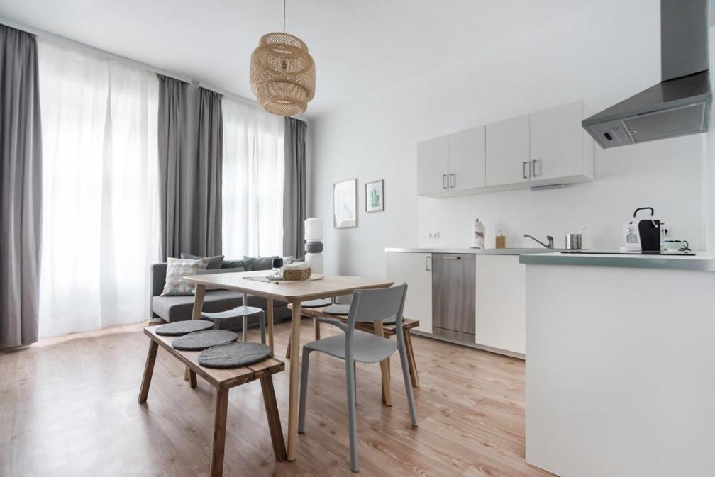 Caring Family Apartment Close To The Center Виена Екстериор снимка
